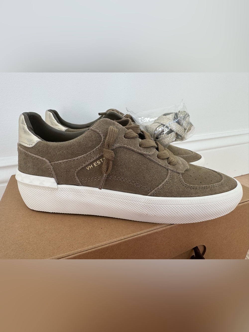 Vintage Havana Brown & White Sneakers - New